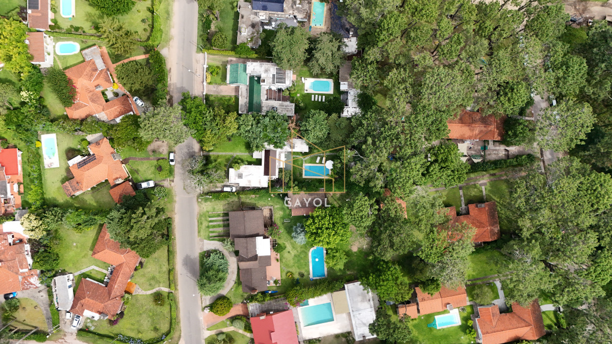 Casa ID.620 - Casa en venta en Punta del Este de 3 dormitorios. 