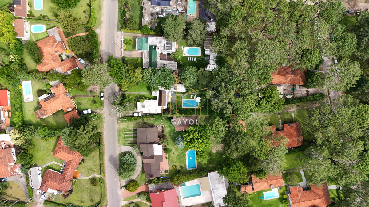 Casa ID.620 - Casa en venta en Punta del Este de 3 dormitorios. 