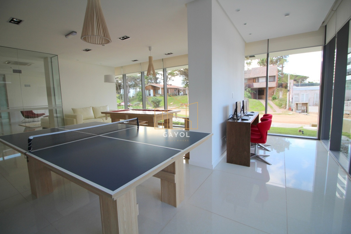 Apartamento ID.464 - Apartamento en venta 2 dormitorios. Chronos- Playa Brava. Punta del Este.