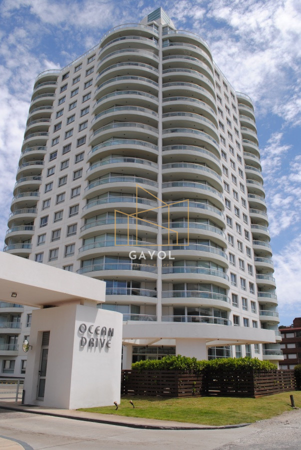 Apartamento ID.773 - Apartamento de 3 dormitorios mas servicio Roosevelt playa brava