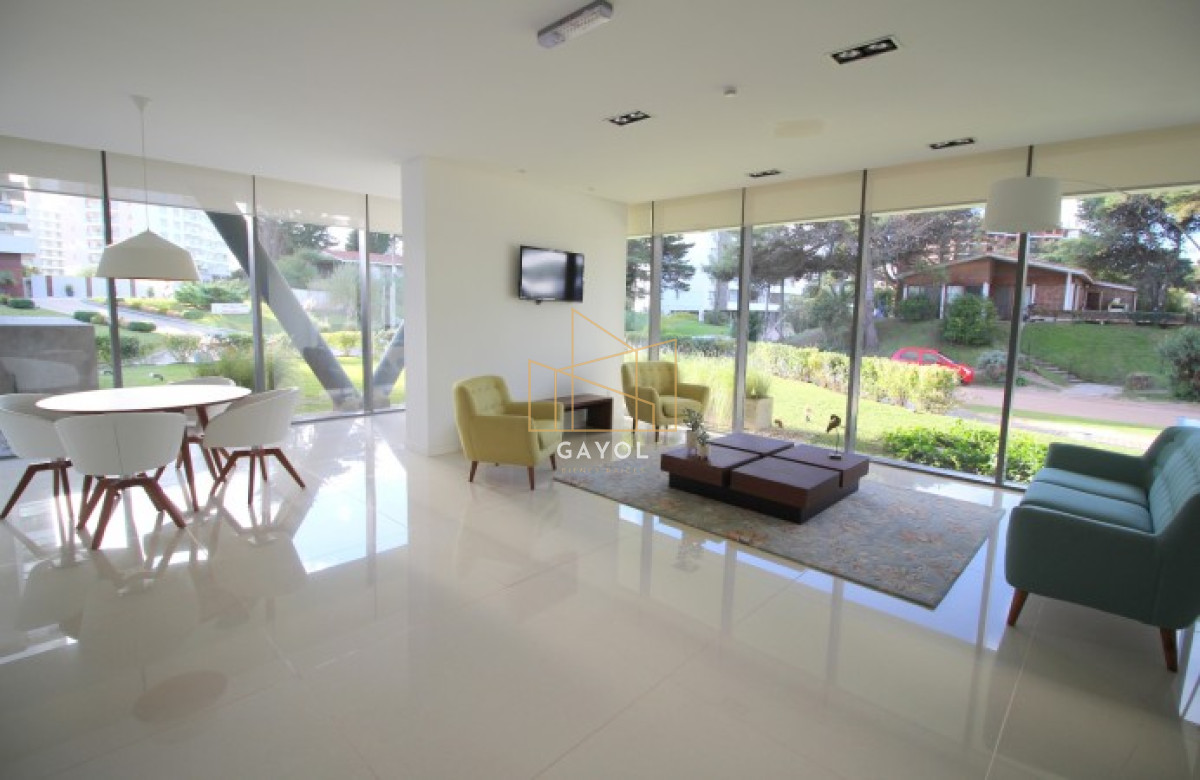 Apartamento ID.464 - Apartamento en venta 2 dormitorios. Chronos- Playa Brava. Punta del Este.