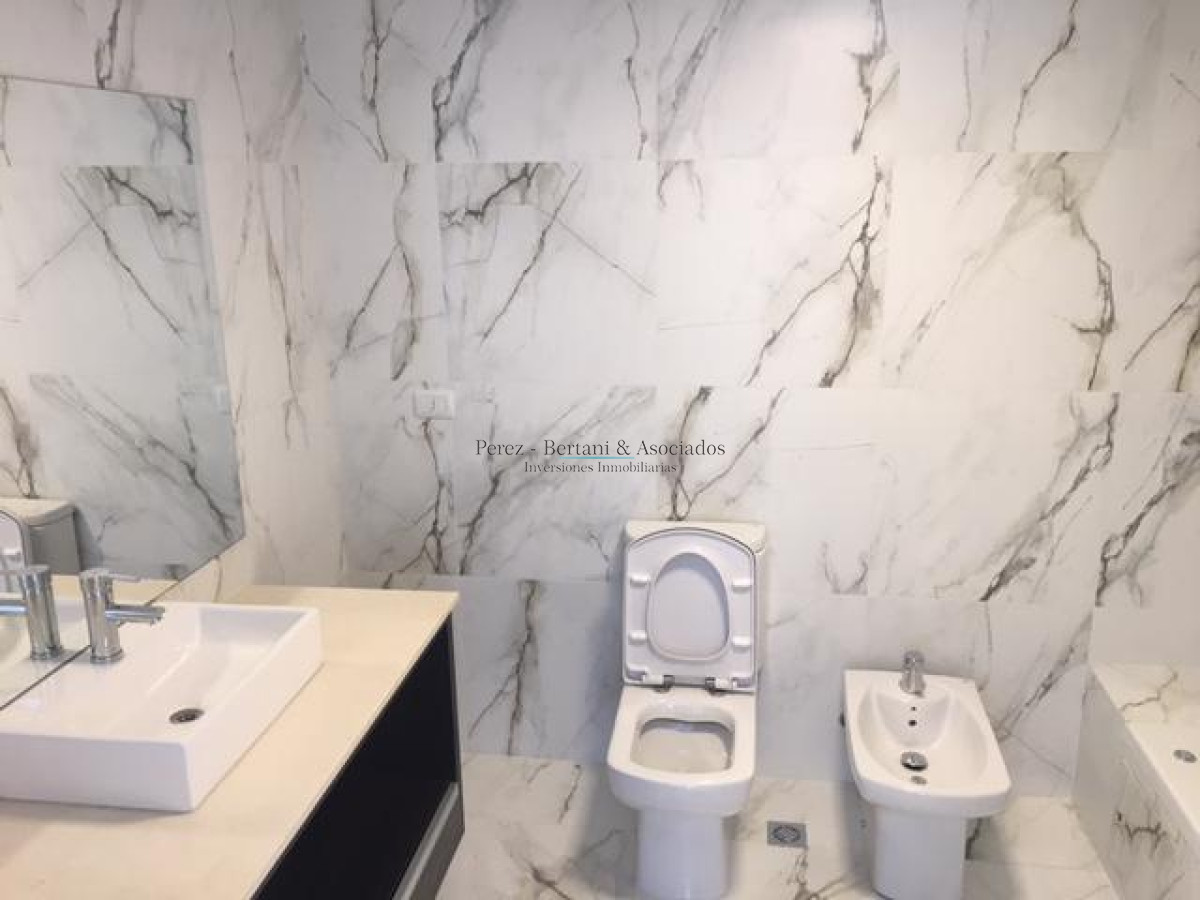 Apartamento ID.37 - Hermoso apartamento en , venta y alquiler temporal  4 dormitorios. Playa mansa. 