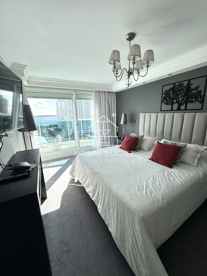 Apartamento ID.2824 - Apartamento en venta de 3 dormitorios mas dependencia de servicio con vista al mar playa mansa