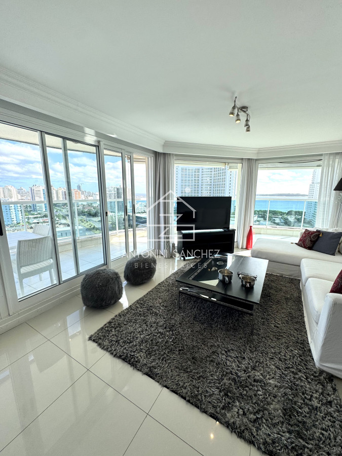 Apartamento ID.2824 - Apartamento en venta de 3 dormitorios mas dependencia de servicio con vista al mar playa mansa