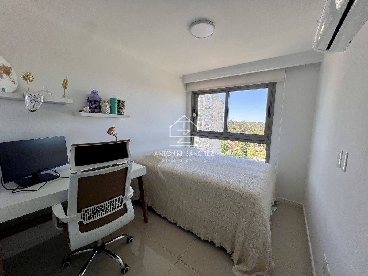 Apartamento ID.1525 - Apartamento de 2 dormitorios con servicio de playa. Place Lafayette Playa mansa Punta del Este.