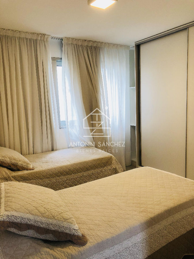 Apartamento ID.2013 - Isabel apartamento en venta 3 dormitorios más dependencia Vista al mar Piscina - Playa Mansa Punta del Este