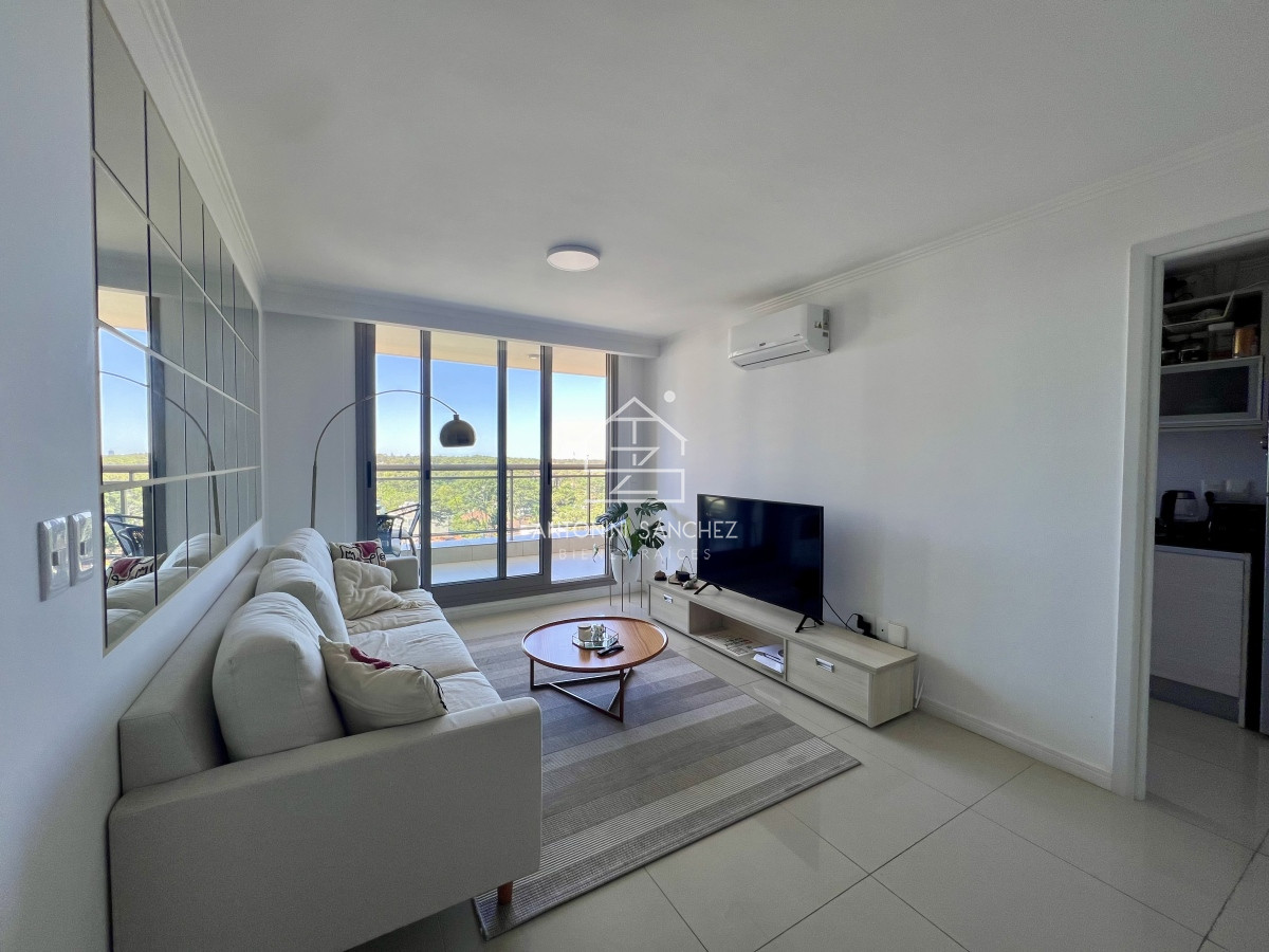 Apartamento ID.1525 - Apartamento de 2 dormitorios con servicio de playa. Place Lafayette Playa mansa Punta del Este.