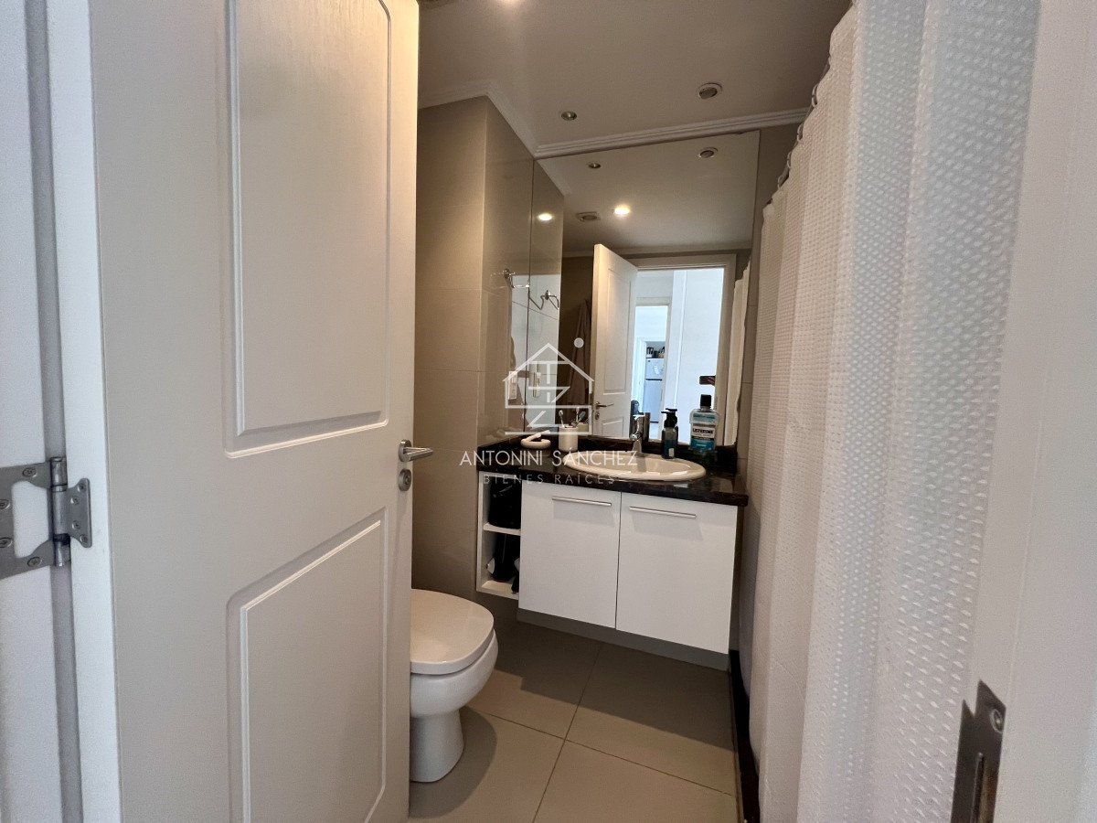 Apartamento ID.1525 - Apartamento de 2 dormitorios con servicio de playa. Place Lafayette Playa mansa Punta del Este.