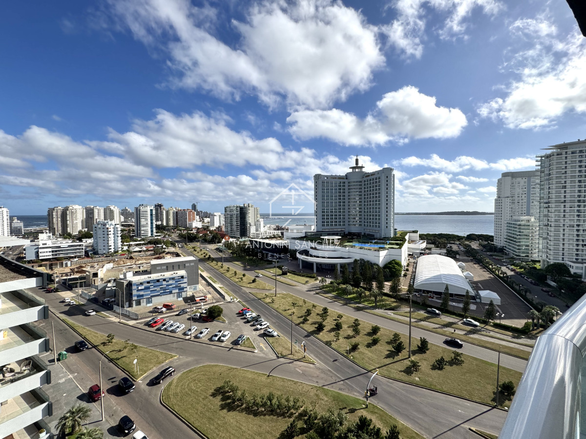 Apartamento ID.2824 - Apartamento en venta de 3 dormitorios mas dependencia de servicio con vista al mar playa mansa