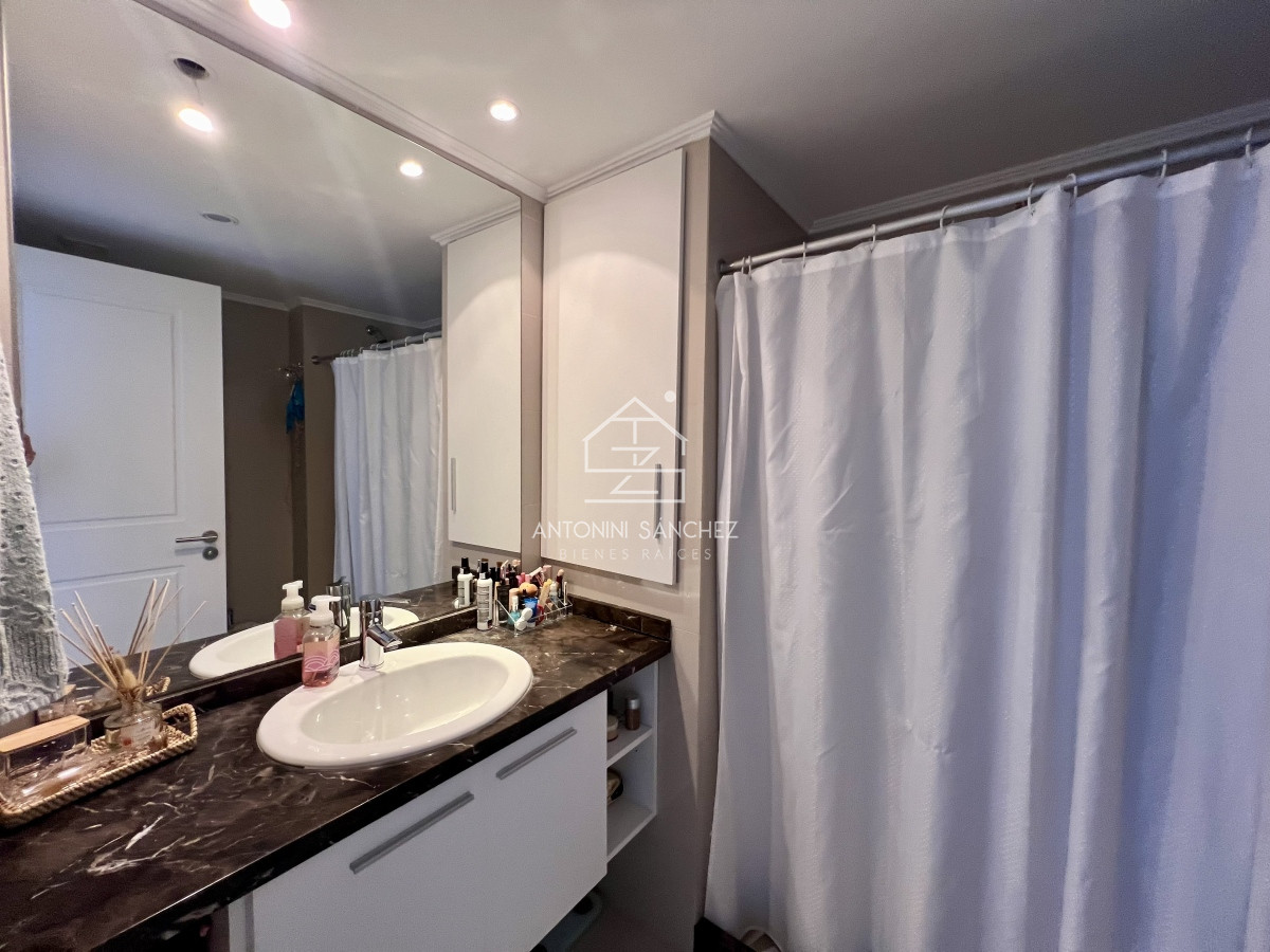 Apartamento ID.1525 - Apartamento de 2 dormitorios con servicio de playa. Place Lafayette Playa mansa Punta del Este.