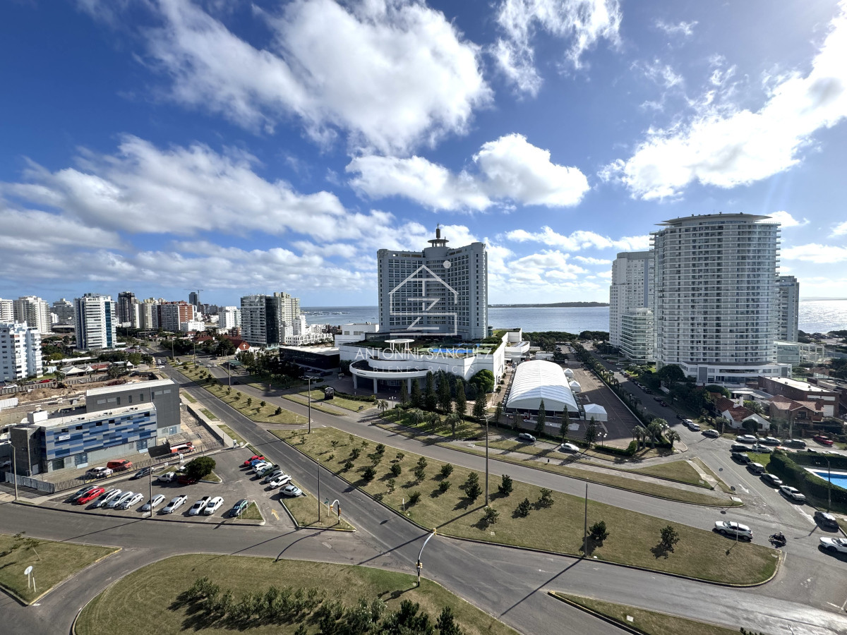 Apartamento ID.2824 - Apartamento en venta de 3 dormitorios mas dependencia de servicio con vista al mar playa mansa