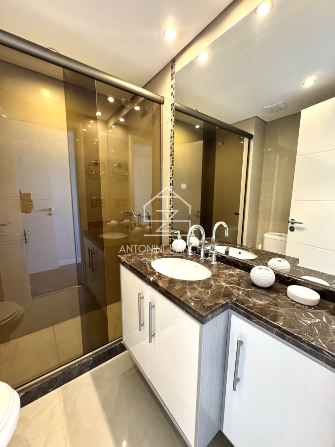 Apartamento ID.2824 - Apartamento en venta de 3 dormitorios mas dependencia de servicio con vista al mar playa mansa