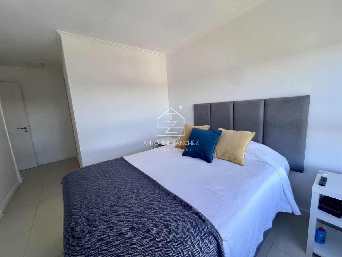 Apartamento ID.1525 - Apartamento de 2 dormitorios con servicio de playa. Place Lafayette Playa mansa Punta del Este.