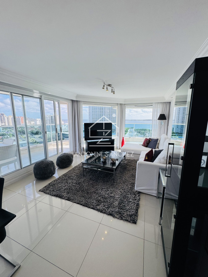 Apartamento ID.2824 - Apartamento en venta de 3 dormitorios mas dependencia de servicio con vista al mar playa mansa