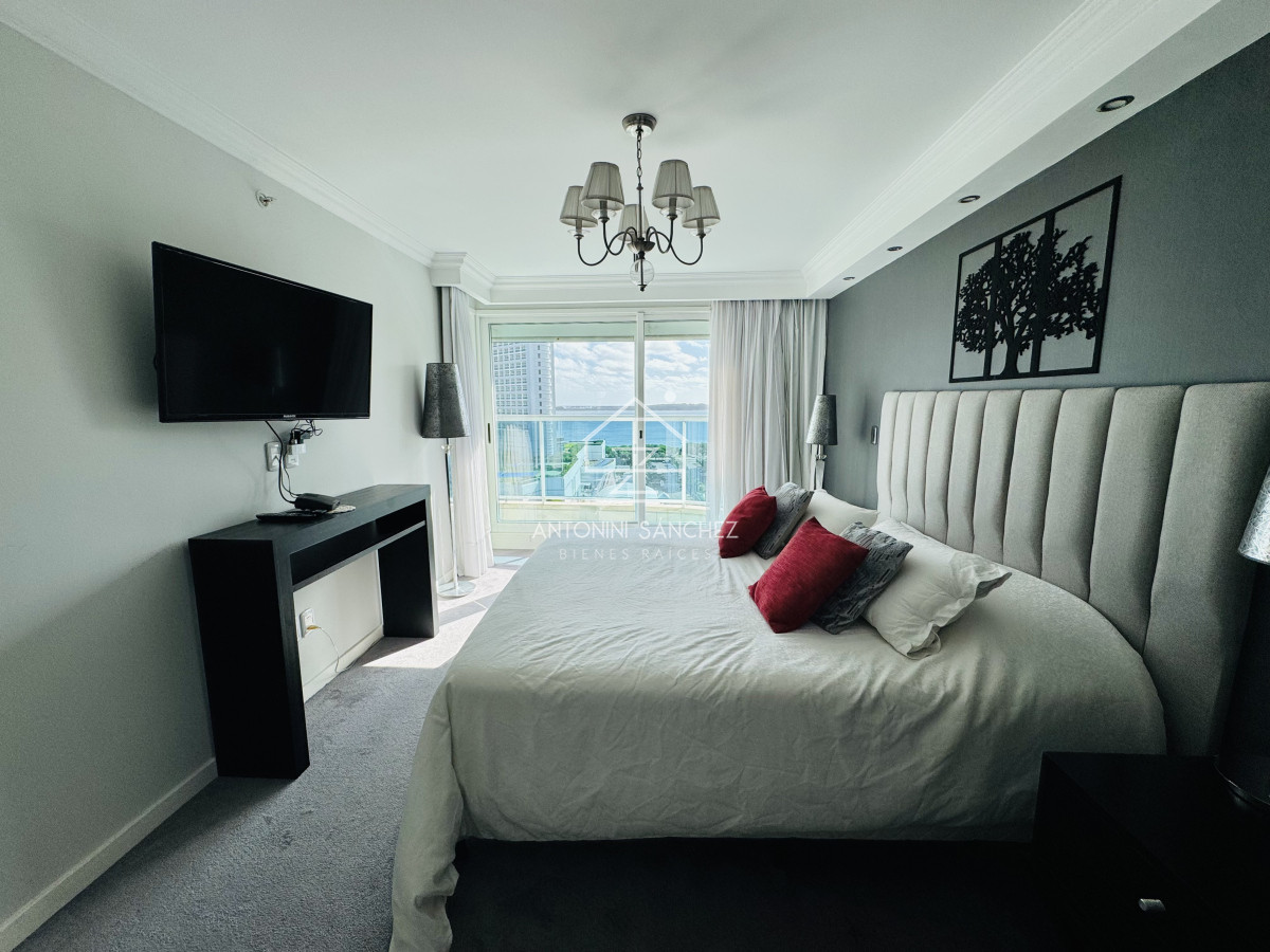 Apartamento ID.2824 - Apartamento en venta de 3 dormitorios mas dependencia de servicio con vista al mar playa mansa