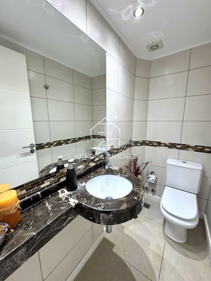 Apartamento ID.2824 - Apartamento en venta de 3 dormitorios mas dependencia de servicio con vista al mar playa mansa