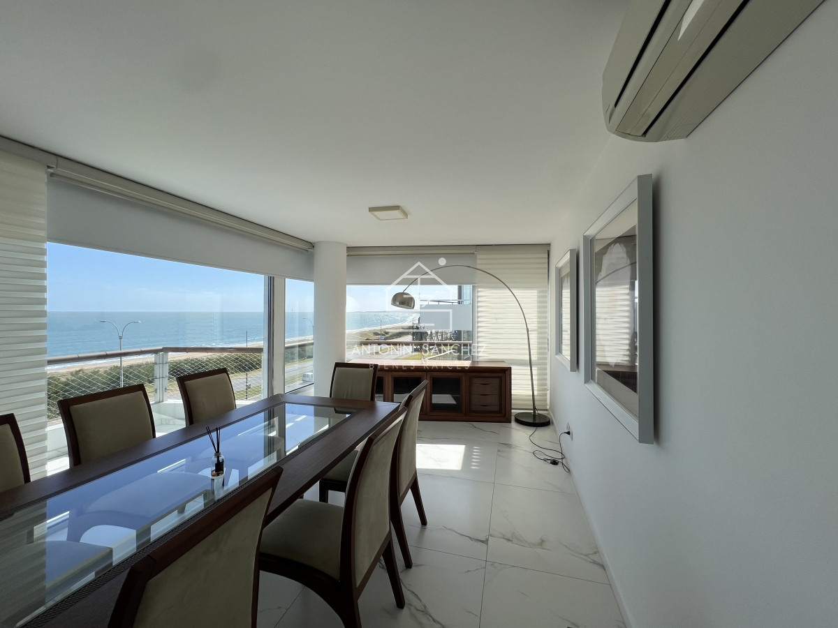 Apartamento ID.2131 - Hermoso apartamento en venta 4 dormitorios. Frente al mar Punta del Este. 