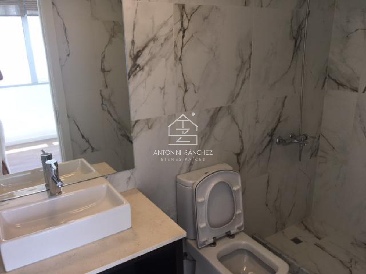 Apartamento ID.2131 - Hermoso apartamento en venta 4 dormitorios. Frente al mar Punta del Este. 