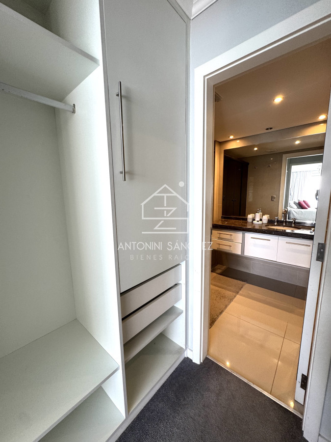 Apartamento ID.2824 - Apartamento en venta de 3 dormitorios mas dependencia de servicio con vista al mar playa mansa