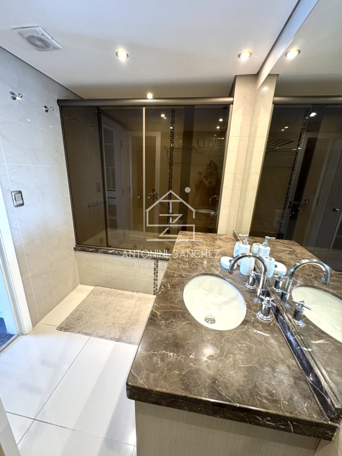 Apartamento ID.2824 - Apartamento en venta de 3 dormitorios mas dependencia de servicio con vista al mar playa mansa