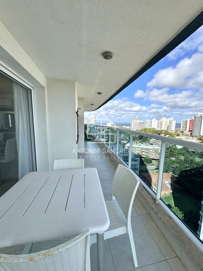 Apartamento ID.2824 - Apartamento en venta de 3 dormitorios mas dependencia de servicio con vista al mar playa mansa