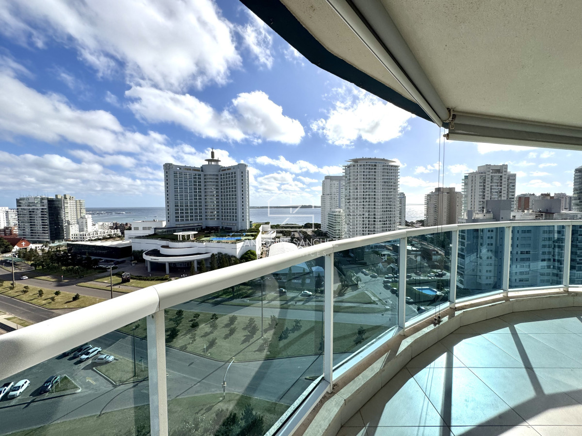 Apartamento ID.2824 - Apartamento en venta de 3 dormitorios mas dependencia de servicio con vista al mar playa mansa