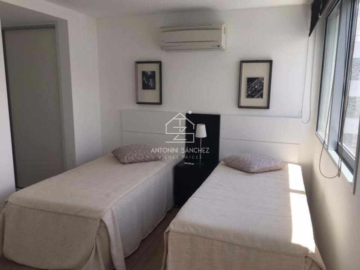 Apartamento ID.2131 - Hermoso apartamento en venta 4 dormitorios. Frente al mar Punta del Este. 