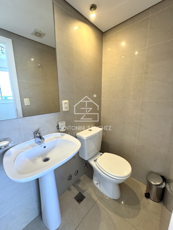 Apartamento ID.2824 - Apartamento en venta de 3 dormitorios mas dependencia de servicio con vista al mar playa mansa