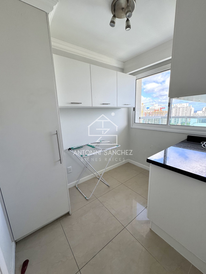 Apartamento ID.2824 - Apartamento en venta de 3 dormitorios mas dependencia de servicio con vista al mar playa mansa