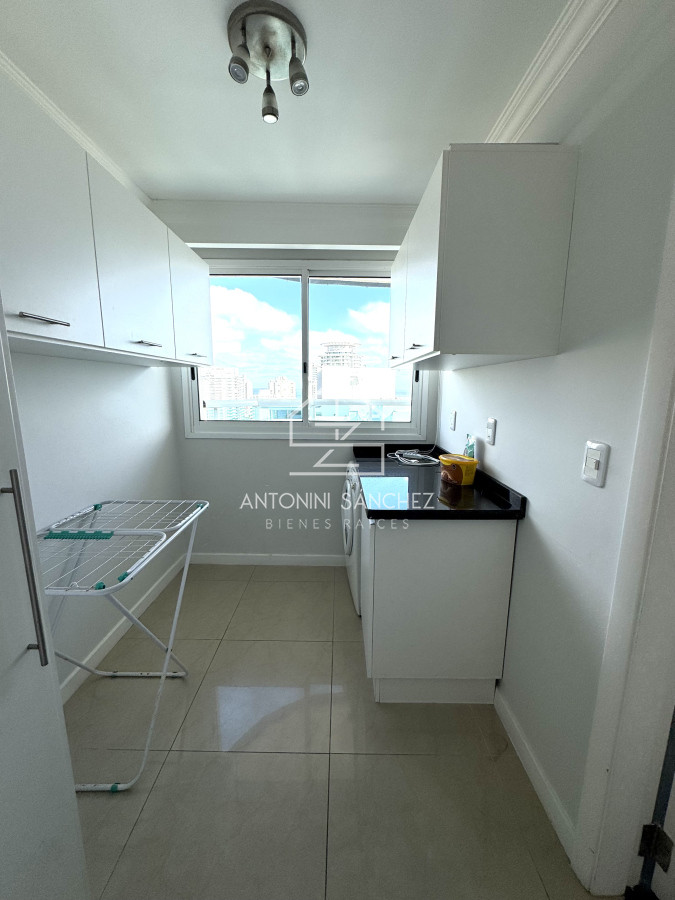 Apartamento ID.2824 - Apartamento en venta de 3 dormitorios mas dependencia de servicio con vista al mar playa mansa