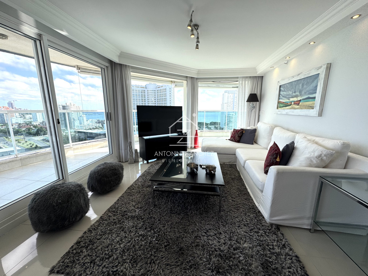Apartamento ID.2824 - Apartamento en venta de 3 dormitorios mas dependencia de servicio con vista al mar playa mansa