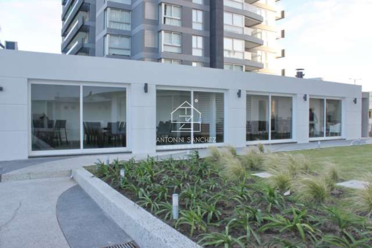 Apartamento ID.2824 - Apartamento en venta de 3 dormitorios mas dependencia de servicio con vista al mar playa mansa