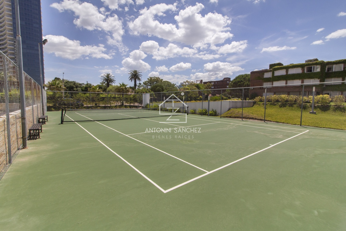 Apartamento ID.2824 - Apartamento en venta de 3 dormitorios mas dependencia de servicio con vista al mar playa mansa