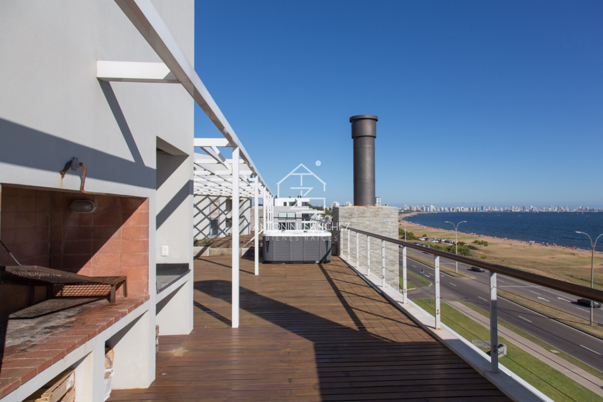 Apartamento ID.2013 - Isabel apartamento en venta 3 dormitorios más dependencia Vista al mar Piscina - Playa Mansa Punta del Este