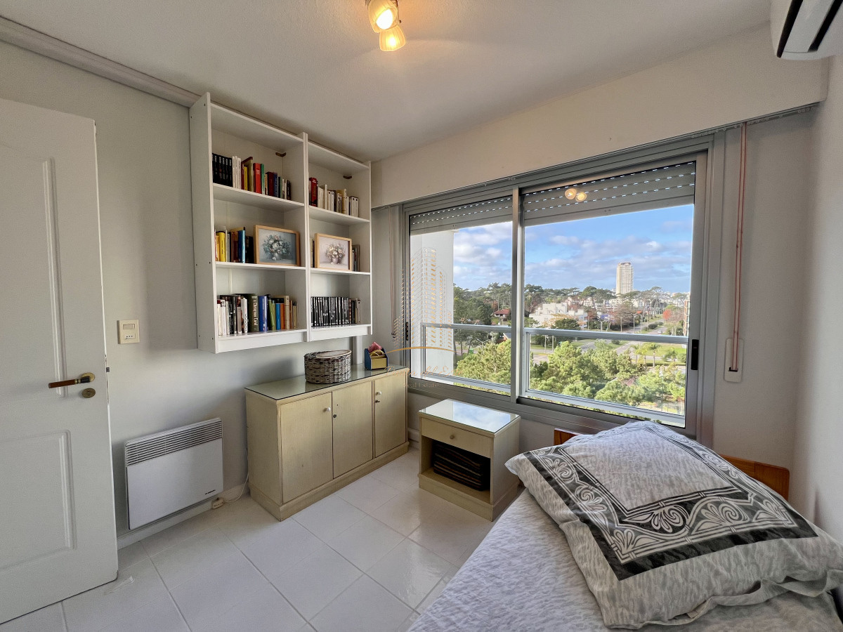 Apartamento ID.823 - Apartamento 3 dormitorios en alquiler anual. Punta del este.