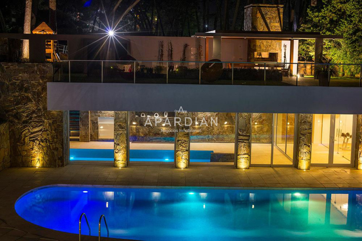 Apartamento ID.21099429 - Apartamento - venta - 1  dormitorio -   Mansa - piscina - parrillero Punta del Este
