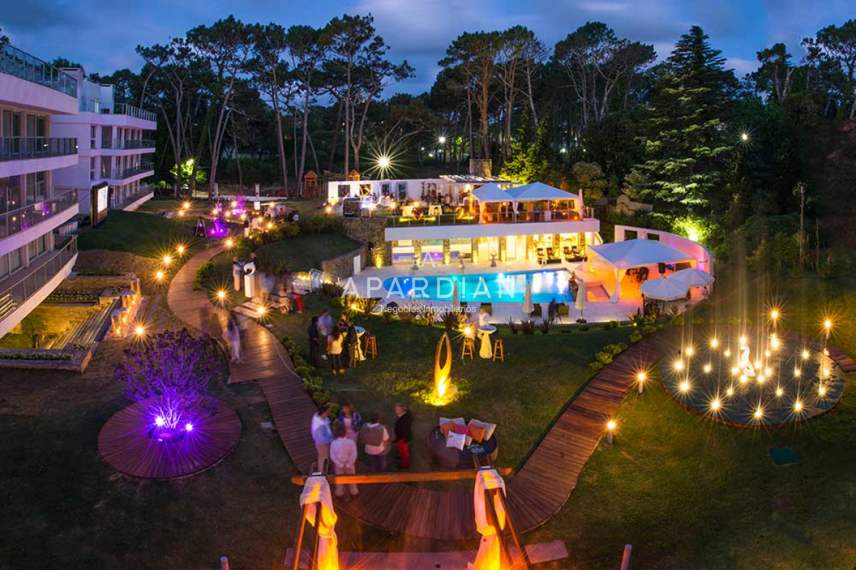 Apartamento ID.21099429 - Apartamento - venta - 1  dormitorio -   Mansa - piscina - parrillero Punta del Este