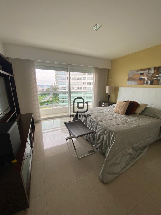 Apartamento ID.1721 - Aquarela apartamento en alquiler anual 3 dormitorios y dependencia. Punta del Este.