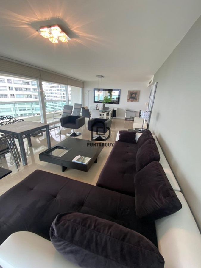 Apartamento ID.1721 - Aquarela apartamento en alquiler anual 3 dormitorios y dependencia. Punta del Este.