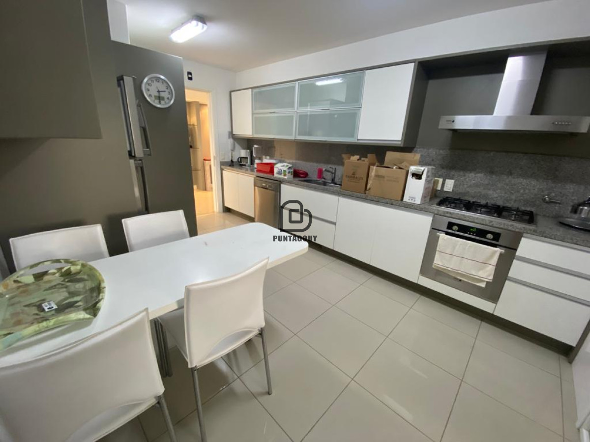 Apartamento ID.1721 - Aquarela apartamento en alquiler anual 3 dormitorios y dependencia. Punta del Este.