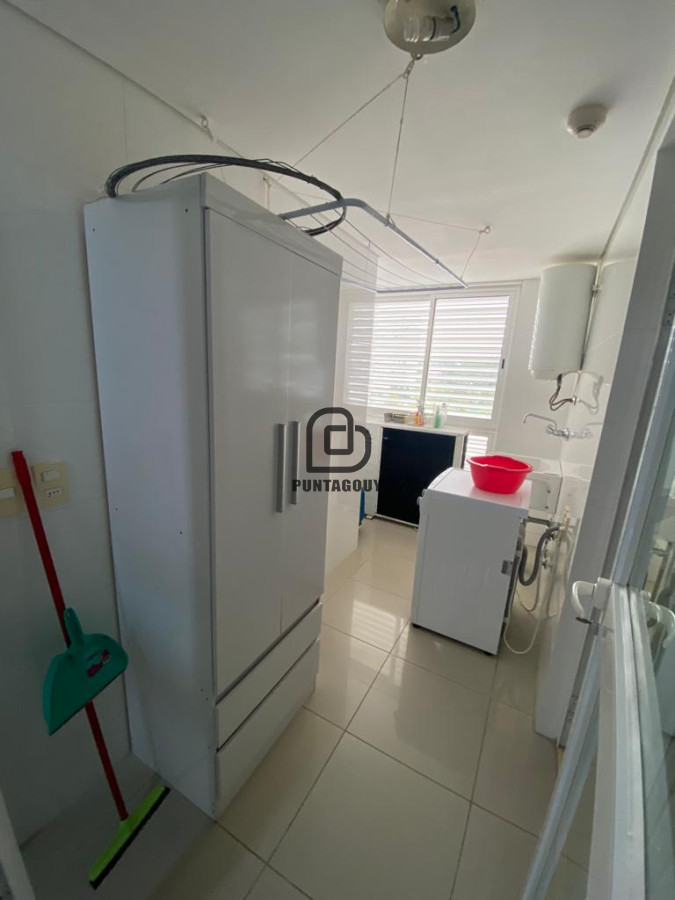 Apartamento ID.1721 - Aquarela apartamento en alquiler anual 3 dormitorios y dependencia. Punta del Este.