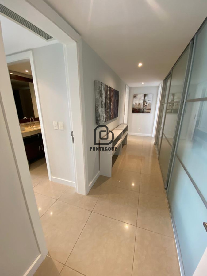 Apartamento ID.1721 - Aquarela apartamento en alquiler anual 3 dormitorios y dependencia. Punta del Este.