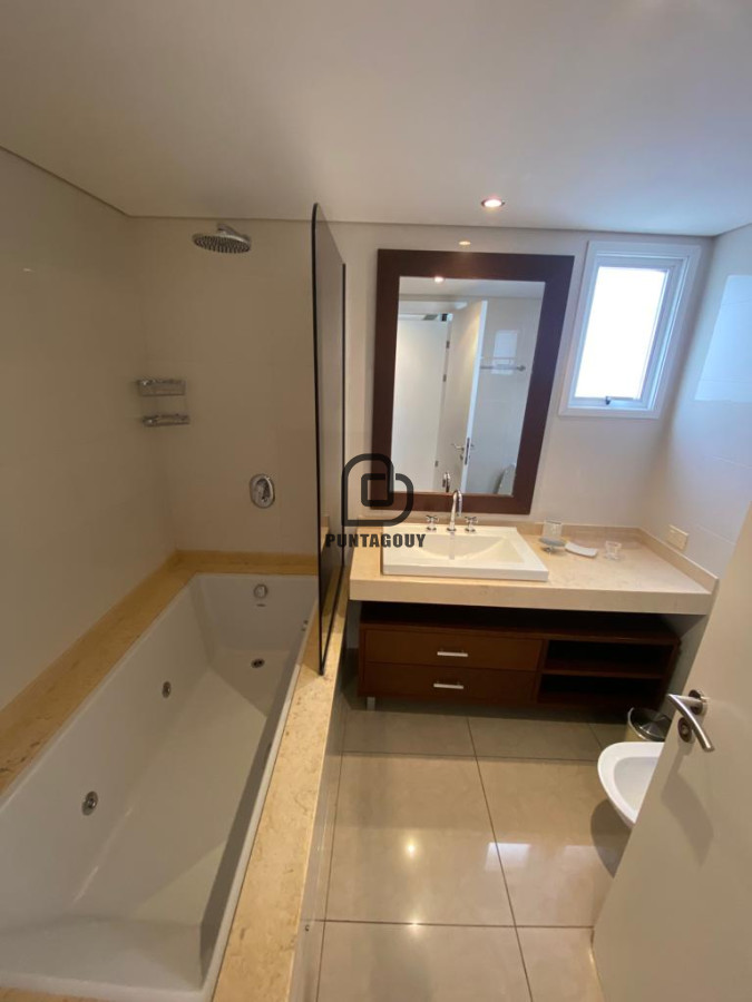 Apartamento ID.1721 - Aquarela apartamento en alquiler anual 3 dormitorios y dependencia. Punta del Este.