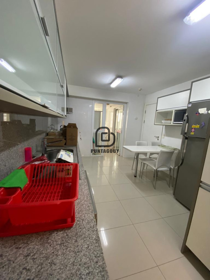 Apartamento ID.1721 - Aquarela apartamento en alquiler anual 3 dormitorios y dependencia. Punta del Este.