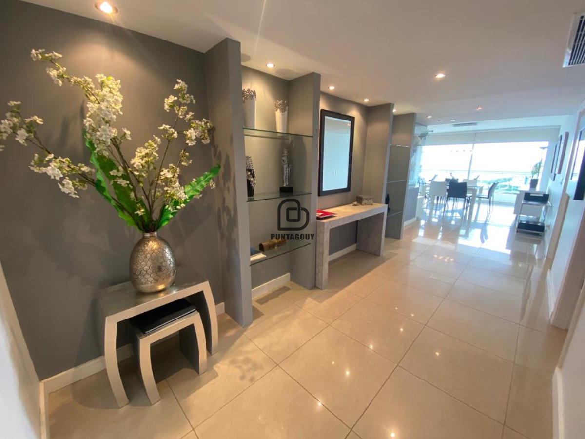 Apartamento ID.1721 - Aquarela apartamento en alquiler anual 3 dormitorios y dependencia. Punta del Este.