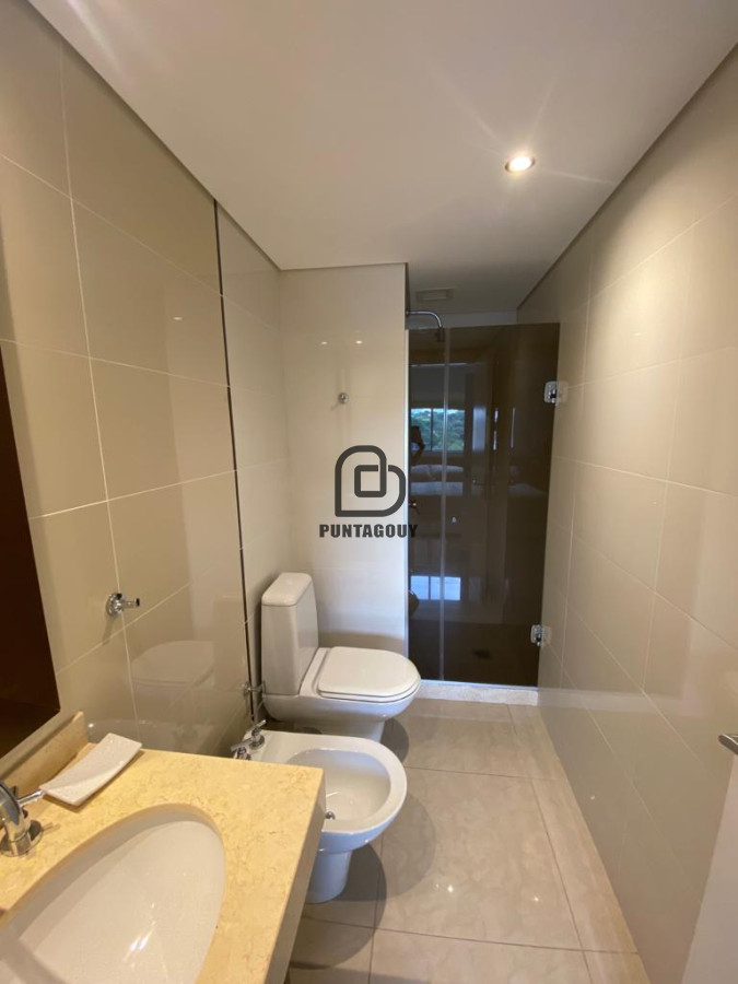 Apartamento ID.1721 - Aquarela apartamento en alquiler anual 3 dormitorios y dependencia. Punta del Este.