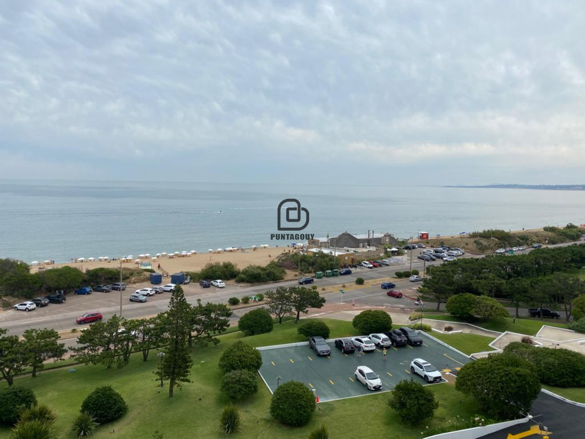 Apartamento ID.1721 - Aquarela apartamento en alquiler anual 3 dormitorios y dependencia. Punta del Este.