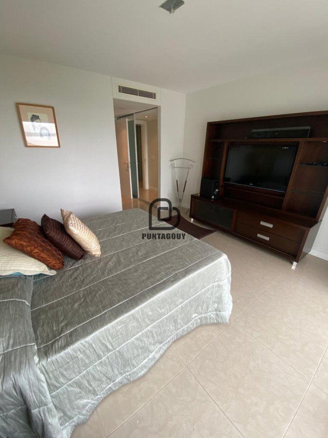 Apartamento ID.1721 - Aquarela apartamento en alquiler anual 3 dormitorios y dependencia. Punta del Este.