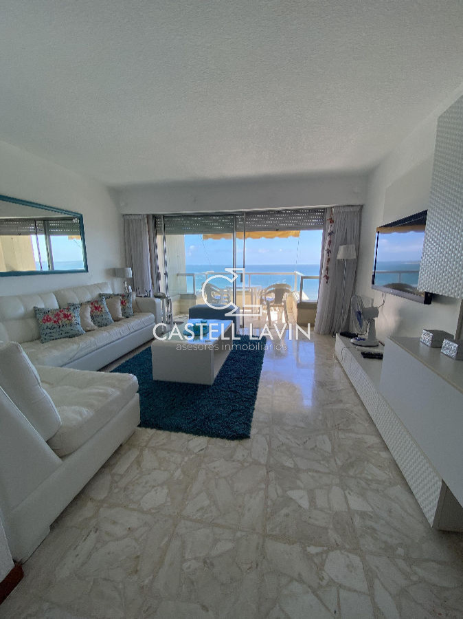Apartamento ID.212 - Venta Apartamento 3 dormitorios con vista al mar Playa Mansa Punta del Este.