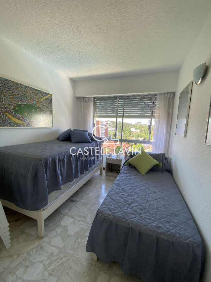 Apartamento ID.212 - Venta Apartamento 3 dormitorios con vista al mar Playa Mansa Punta del Este.